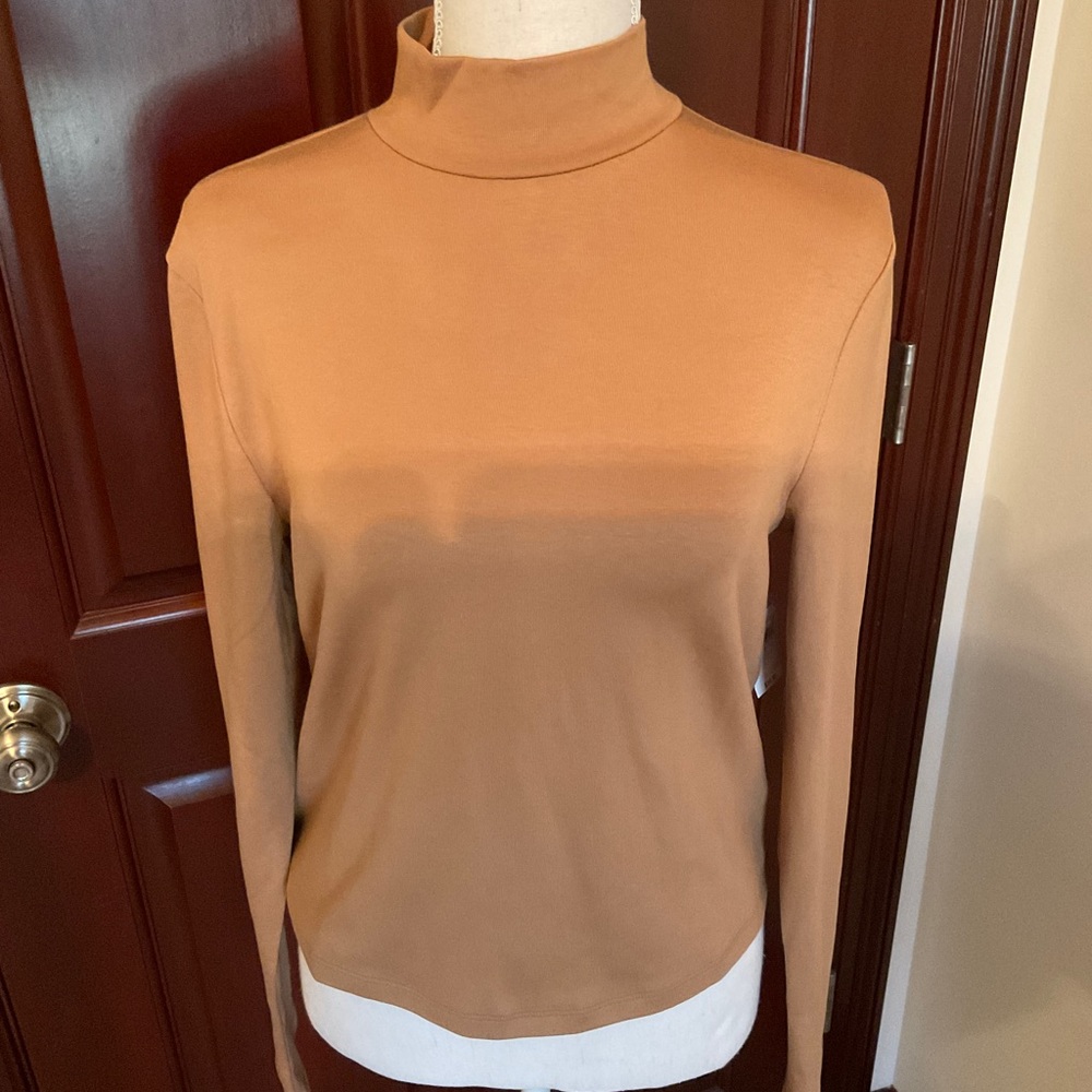 Gap Ladies Cropped Top. Sz. Large NWT